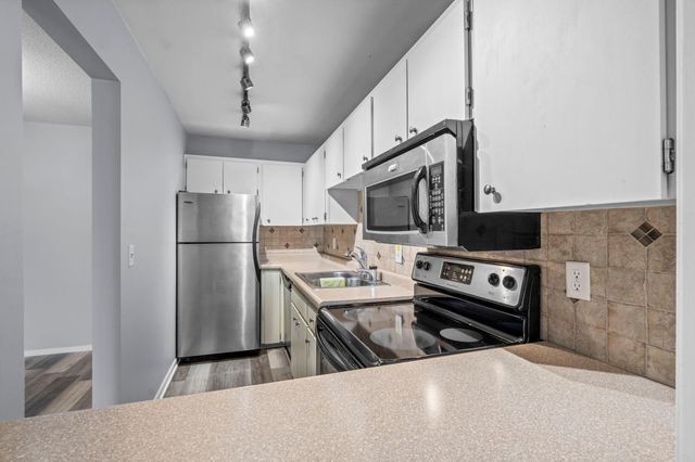 4120 Parklawn Avenue 120, Edina, MN 55435