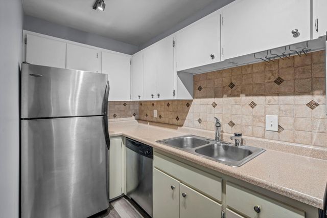 4120 Parklawn Avenue 120, Edina, MN 55435