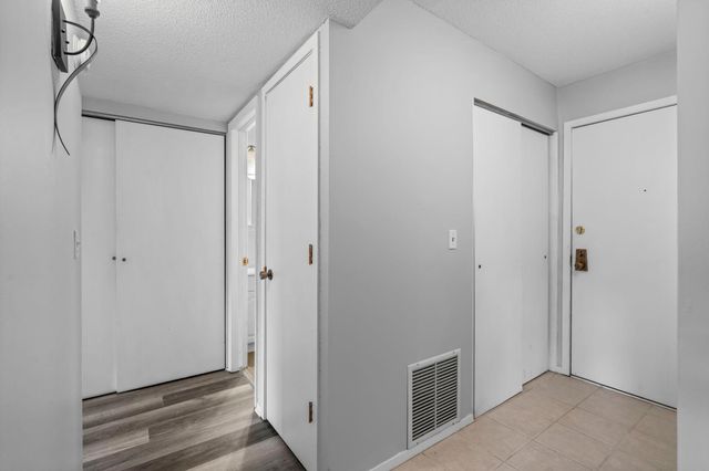 4120 Parklawn Avenue 120, Edina, MN 55435