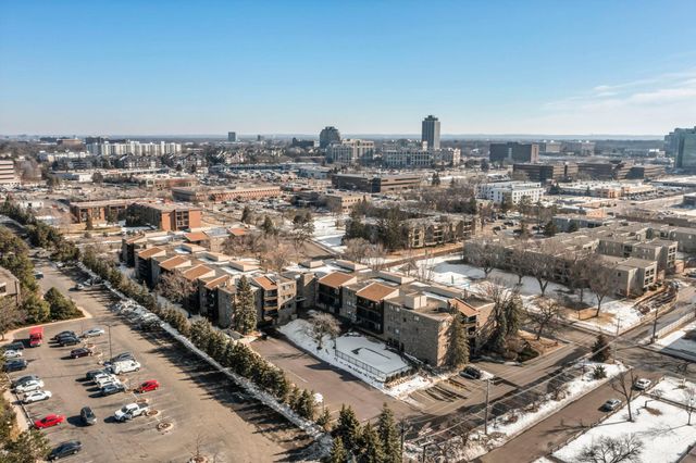 4120 Parklawn Avenue 120, Edina, MN 55435