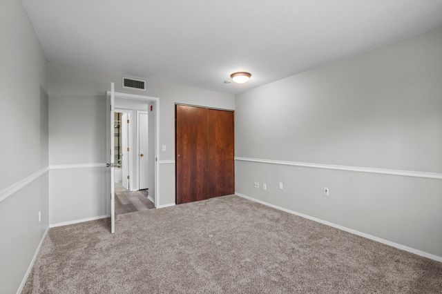 4120 Parklawn Avenue 120, Edina, MN 55435