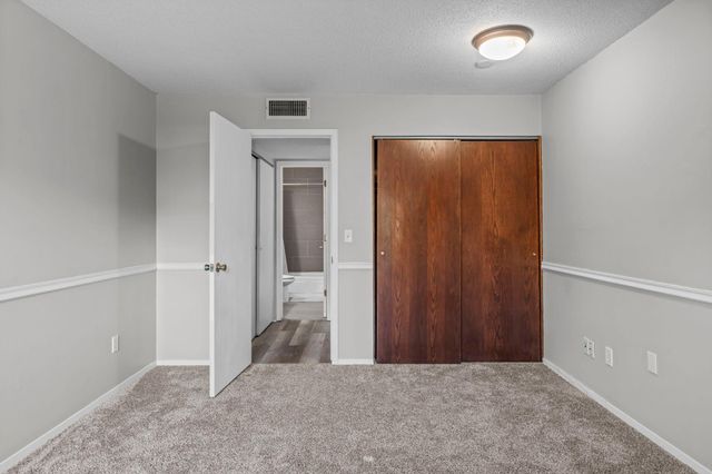 4120 Parklawn Avenue 120, Edina, MN 55435