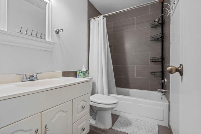 4120 Parklawn Avenue 120, Edina, MN 55435