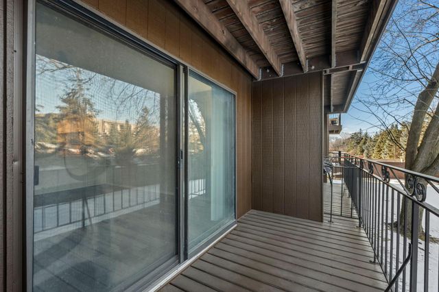 4120 Parklawn Avenue 120, Edina, MN 55435