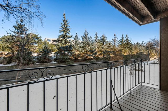 4120 Parklawn Avenue 120, Edina, MN 55435