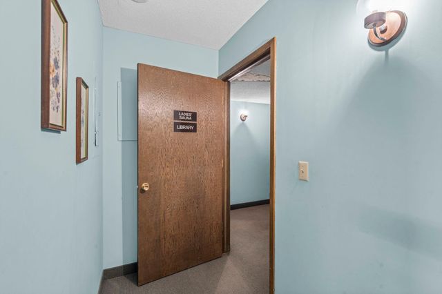 4120 Parklawn Avenue 120, Edina, MN 55435