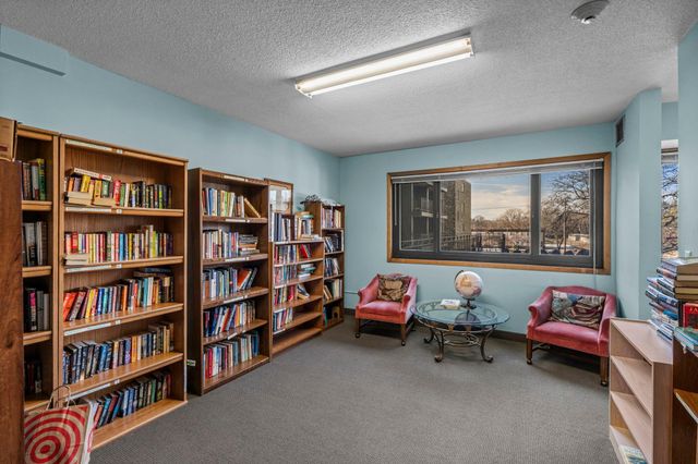 4120 Parklawn Avenue 120, Edina, MN 55435