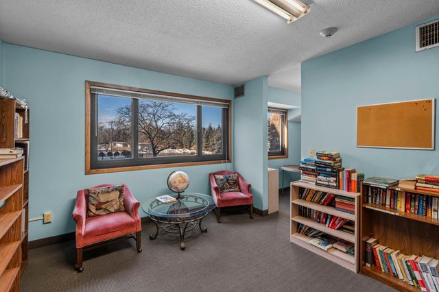 4120 Parklawn Avenue 120, Edina, MN 55435