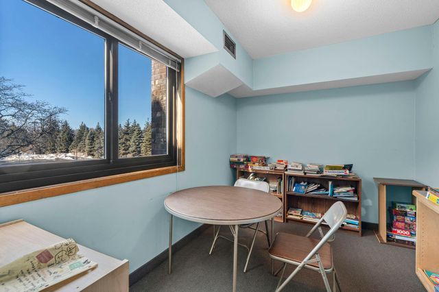 4120 Parklawn Avenue 120, Edina, MN 55435