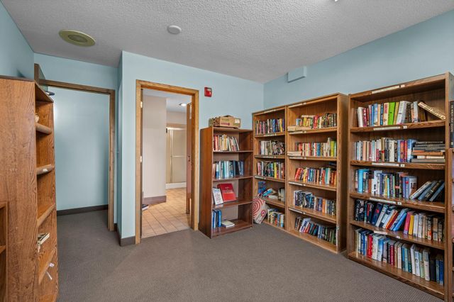 4120 Parklawn Avenue 120, Edina, MN 55435