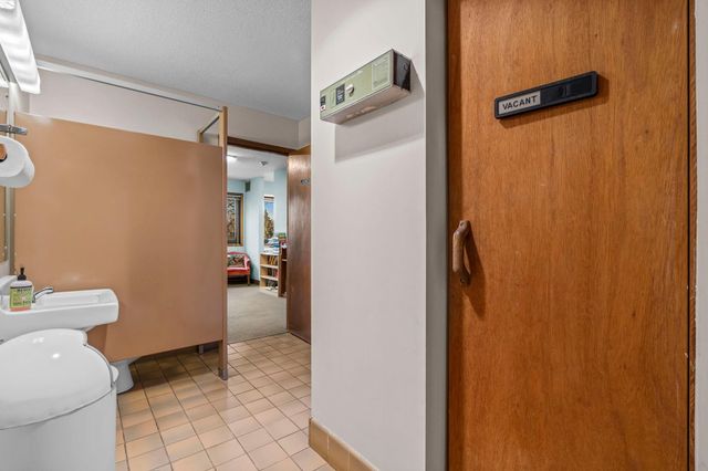 4120 Parklawn Avenue 120, Edina, MN 55435