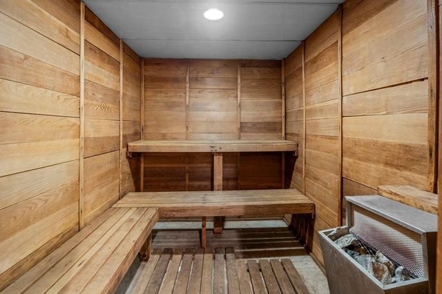 4120 Parklawn Avenue 120, Edina, MN 55435