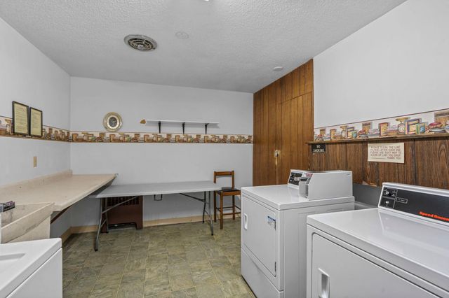 4120 Parklawn Avenue 120, Edina, MN 55435