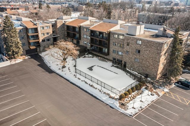 4120 Parklawn Avenue 120, Edina, MN 55435