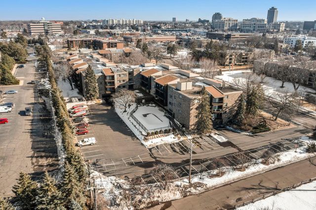 4120 Parklawn Avenue 120, Edina, MN 55435