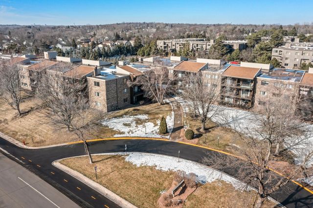 4120 Parklawn Avenue 120, Edina, MN 55435