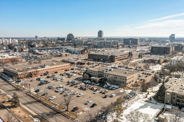 4120 Parklawn Avenue 120, Edina, MN 55435