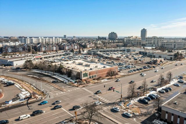 4120 Parklawn Avenue 120, Edina, MN 55435