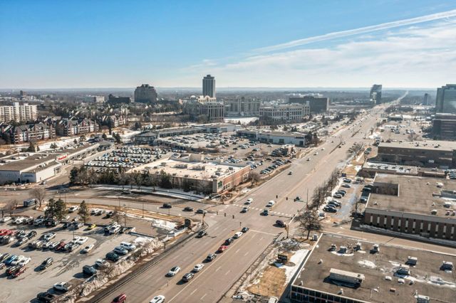 4120 Parklawn Avenue 120, Edina, MN 55435