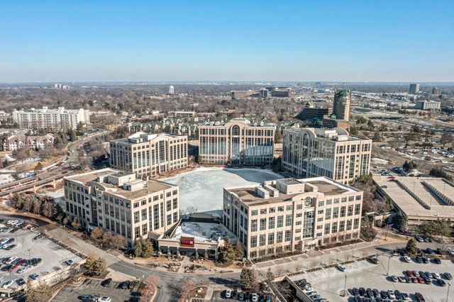 4120 Parklawn Avenue 120, Edina, MN 55435