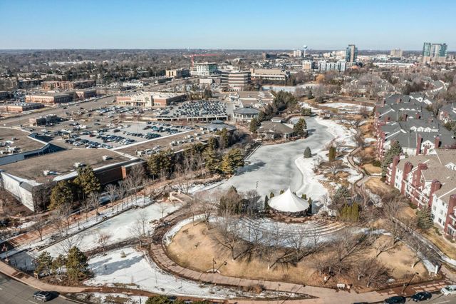 4120 Parklawn Avenue 120, Edina, MN 55435