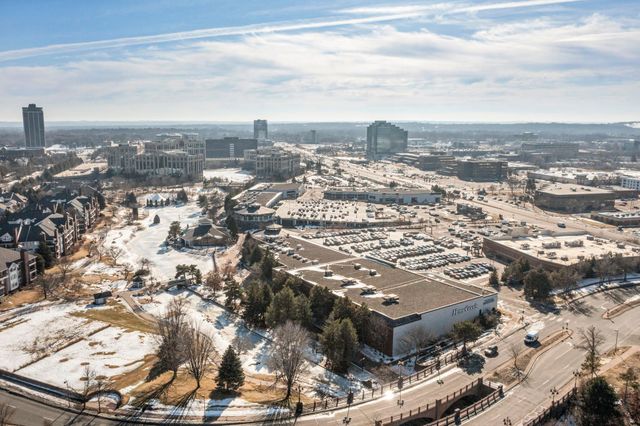 4120 Parklawn Avenue 120, Edina, MN 55435