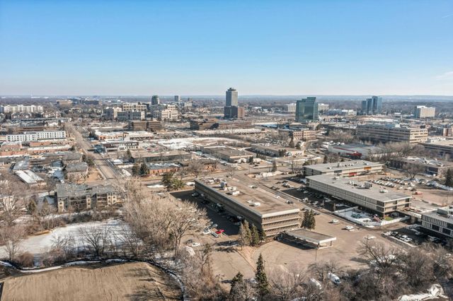 4120 Parklawn Avenue 120, Edina, MN 55435