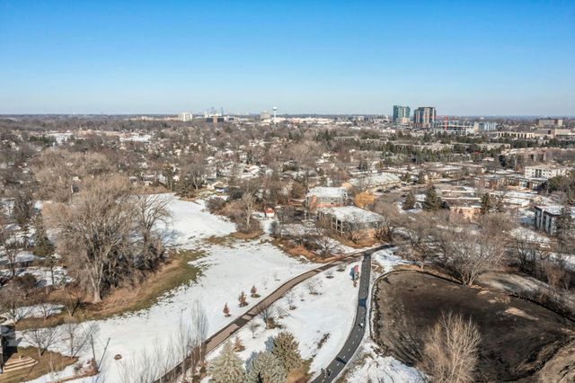 4120 Parklawn Avenue 120, Edina, MN 55435