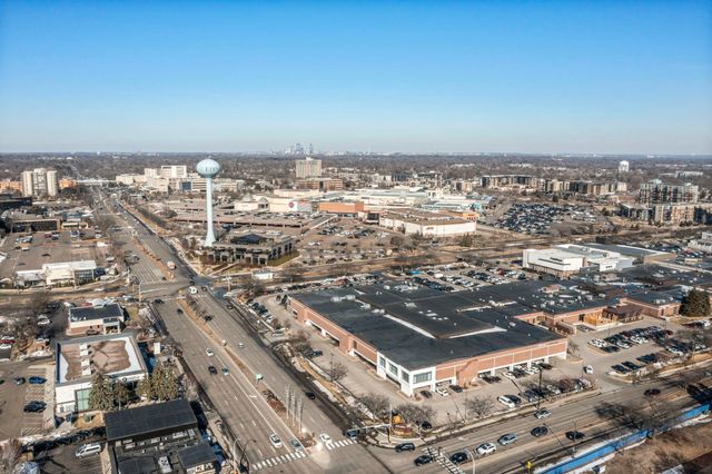 4120 Parklawn Avenue 120, Edina, MN 55435