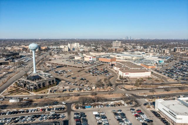 4120 Parklawn Avenue 120, Edina, MN 55435