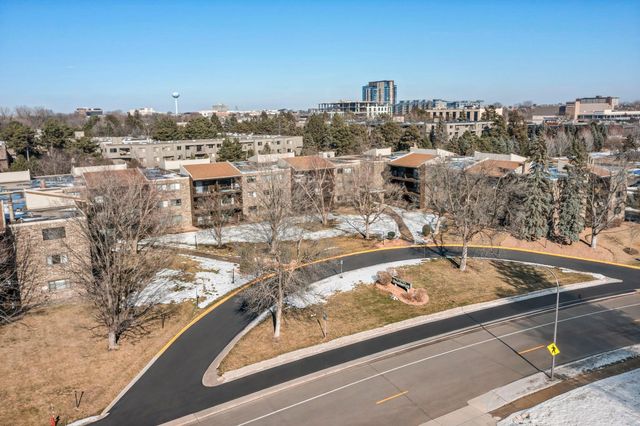 4120 Parklawn Avenue 120, Edina, MN 55435