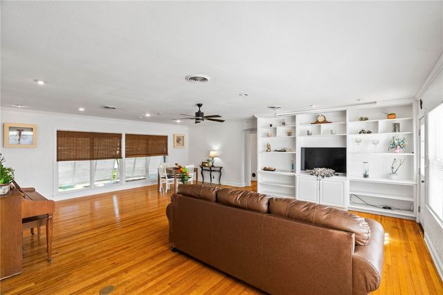 335 Laurel Dr, Corpus Christi, TX 78404