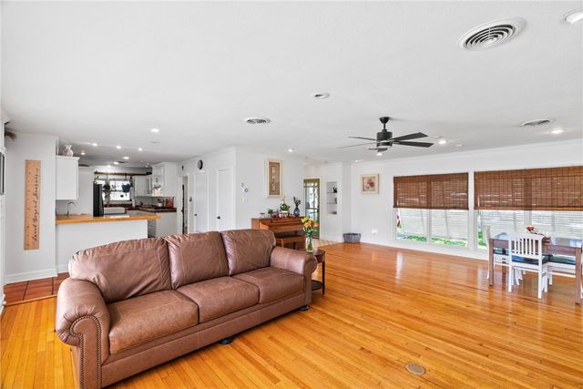 335 Laurel Dr, Corpus Christi, TX 78404