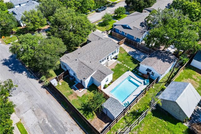 335 Laurel Dr, Corpus Christi, TX 78404