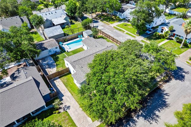 335 Laurel Dr, Corpus Christi, TX 78404