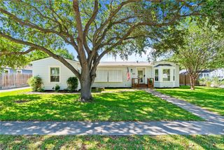 335 Laurel Dr, Corpus Christi, TX 78404