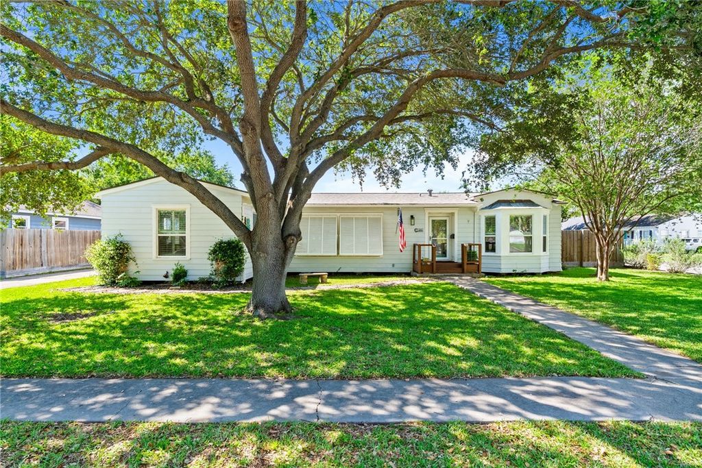 335 Laurel Dr, Corpus Christi, TX 78404