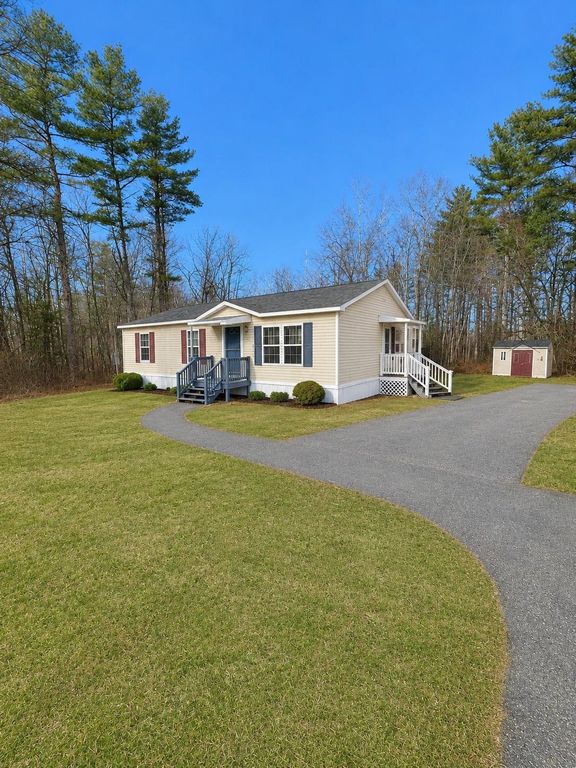 47 Campbell Drive, Salem, NH 03079