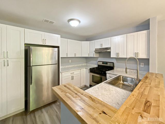 5062 Beech Court, South Brunswick, NJ 08852