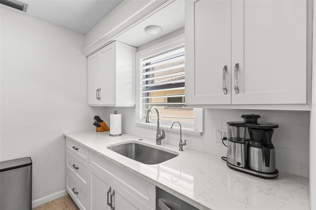 521 W VENICE AVENUE 16, Venice, FL 34285