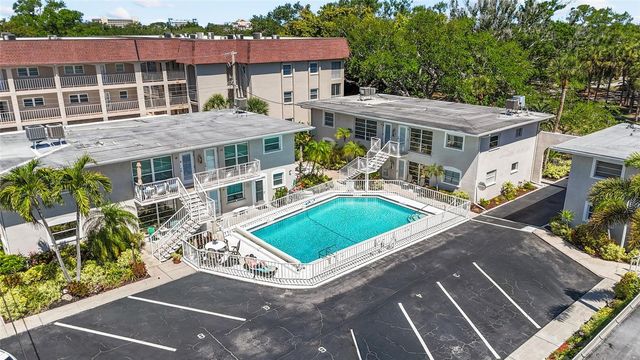 521 W VENICE AVENUE 16, Venice, FL 34285