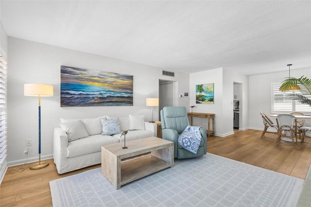 521 W VENICE AVENUE 16, Venice, FL 34285