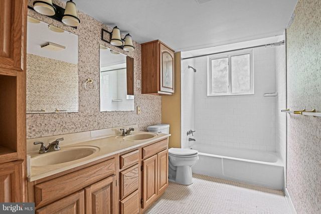 8108 TIMBER VALLEY CT, Dunn Loring, VA 22027