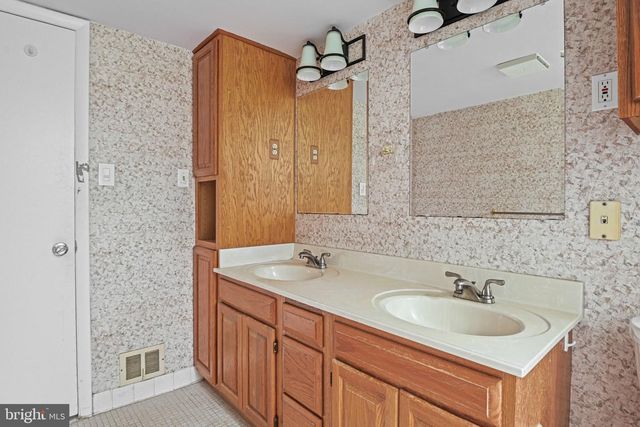 8108 TIMBER VALLEY CT, Dunn Loring, VA 22027