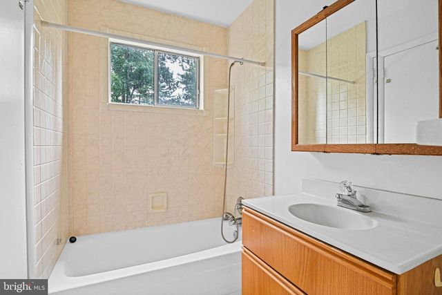 8108 TIMBER VALLEY CT, Dunn Loring, VA 22027