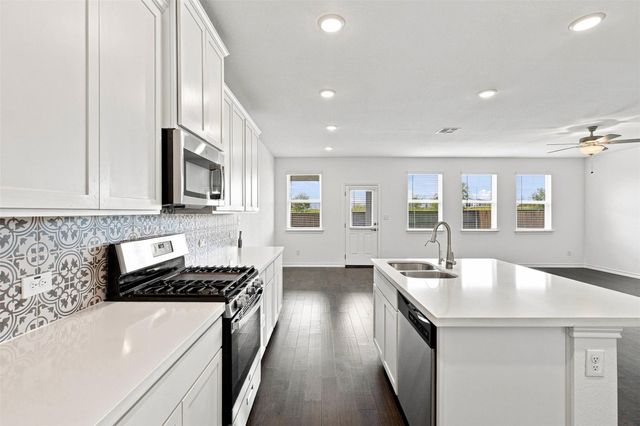218 Thurman Holt RD, Hutto, TX 78634