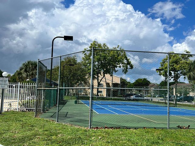 351 PALM Way 204, Pembroke Pines, FL 33025