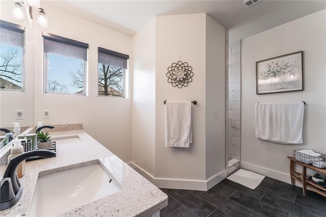 3706 NW Riverbend Road, Bentonville, AR 72712