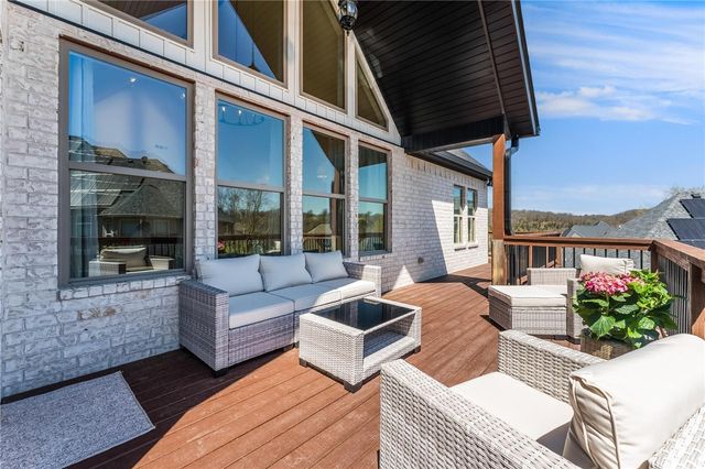 3706 NW Riverbend Road, Bentonville, AR 72712