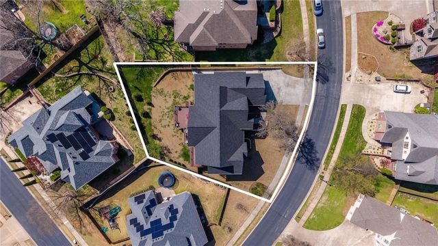 3706 NW Riverbend Road, Bentonville, AR 72712